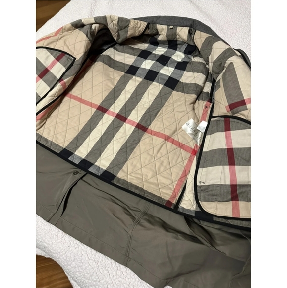 Authentic Burberry Coat - Picture 4 of 7